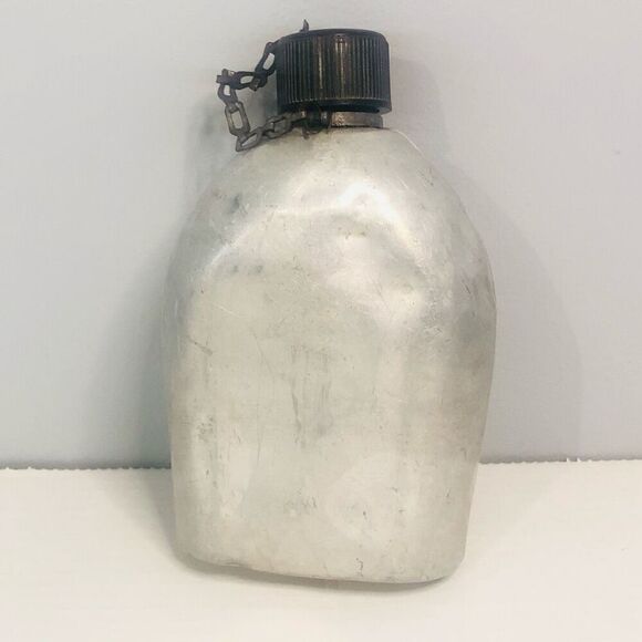 vintage reproduction WW2 aluminum canteen United States 17 inches with cap - Picture 2 of 9